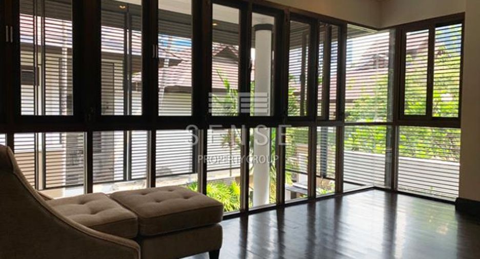 For rent 4 bedrooms house in Khlong Toei, Bangkok