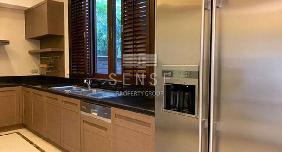 For rent 4 bedrooms house in Khlong Toei, Bangkok