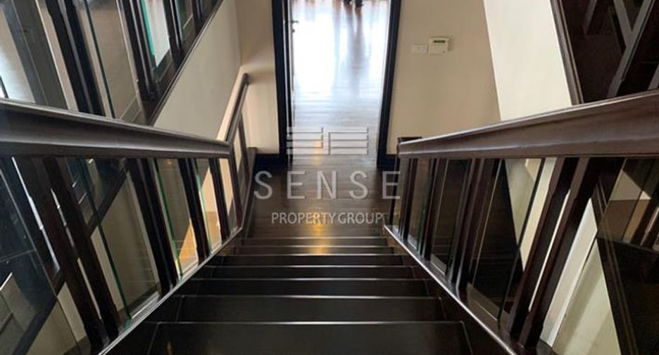 For rent 4 bedrooms house in Khlong Toei, Bangkok