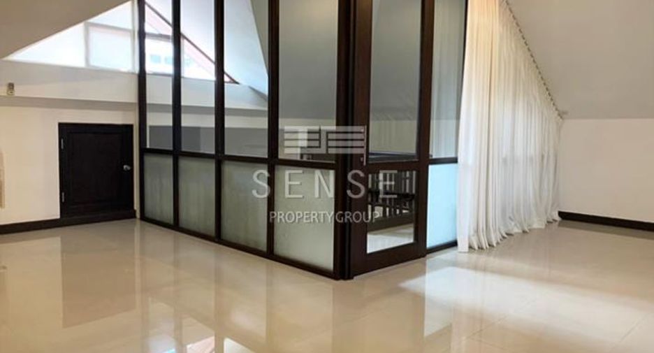 For rent 4 bedrooms house in Khlong Toei, Bangkok