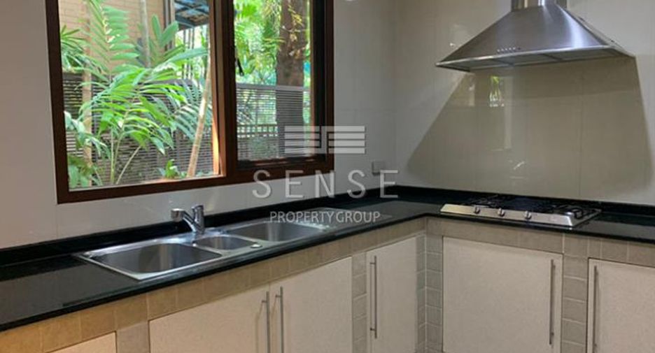 For rent 4 bedrooms house in Khlong Toei, Bangkok