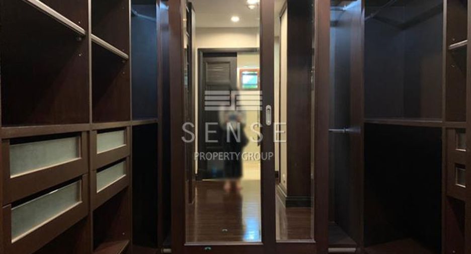 For rent 4 bedrooms house in Khlong Toei, Bangkok