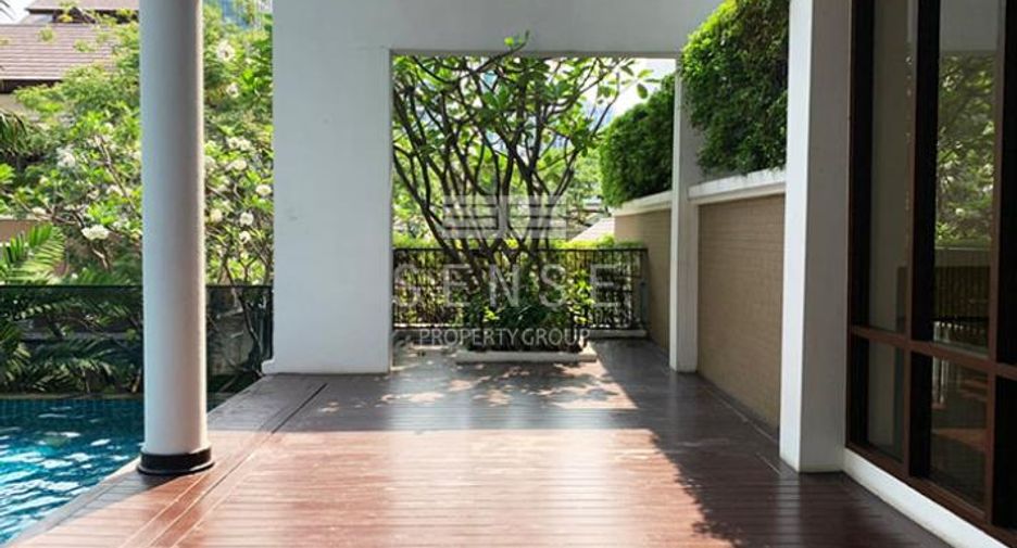 For rent 4 bedrooms house in Khlong Toei, Bangkok