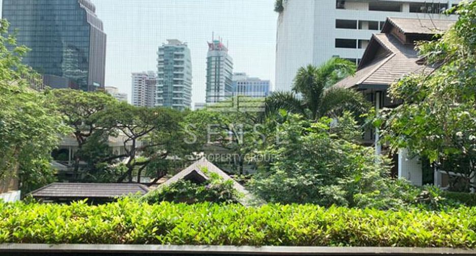 For rent 4 bedrooms house in Khlong Toei, Bangkok