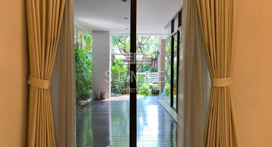 For rent 4 bedrooms house in Khlong Toei, Bangkok