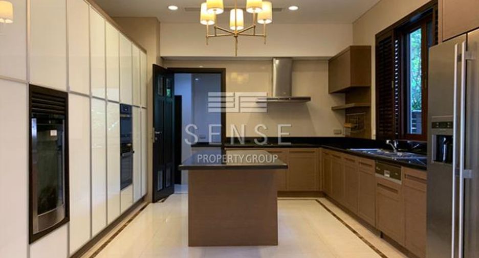 For rent 4 bedrooms house in Khlong Toei, Bangkok