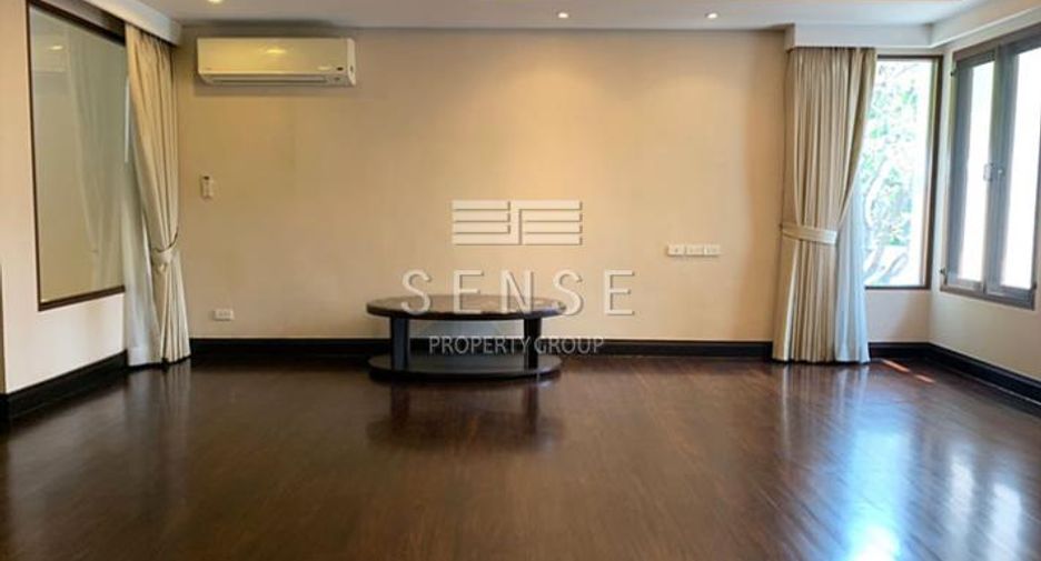 For rent 4 bedrooms house in Khlong Toei, Bangkok