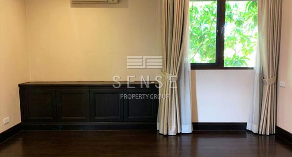 For rent 4 bedrooms house in Khlong Toei, Bangkok