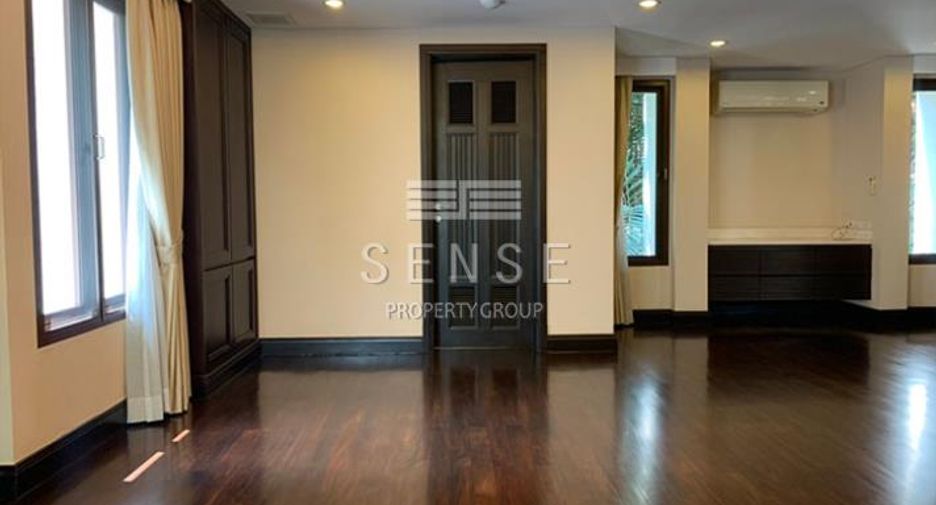 For rent 4 bedrooms house in Khlong Toei, Bangkok