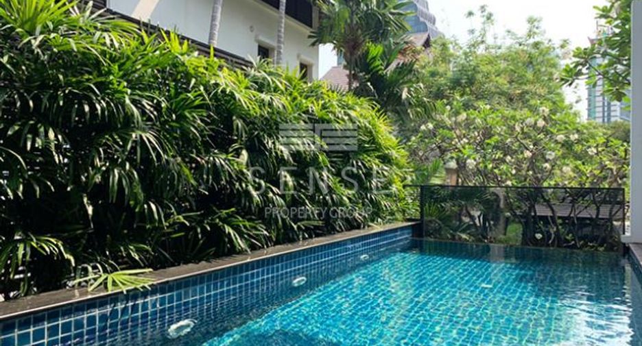 For rent 4 bedrooms house in Khlong Toei, Bangkok