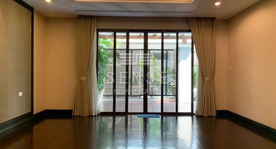 For rent 4 bedrooms house in Khlong Toei, Bangkok