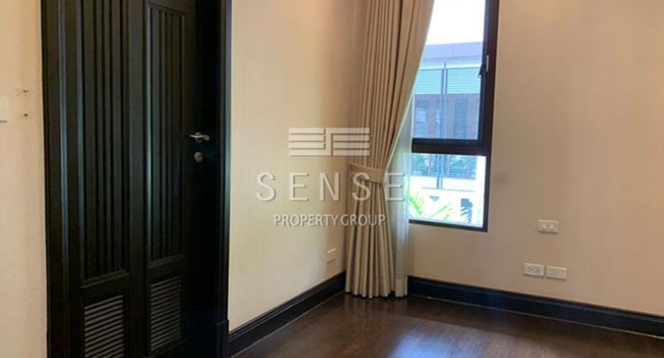 For rent 4 bedrooms house in Khlong Toei, Bangkok