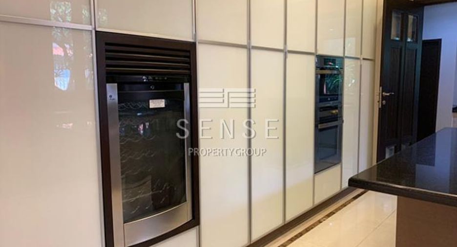 For rent 4 bedrooms house in Khlong Toei, Bangkok