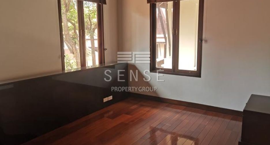 For rent 3 bedrooms house in Khlong Toei, Bangkok