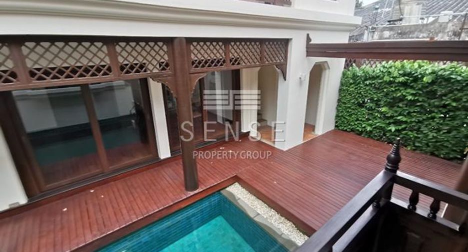 For rent 3 bedrooms house in Khlong Toei, Bangkok