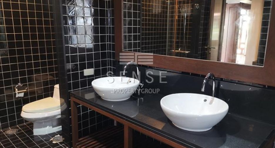 For rent 3 bedrooms house in Khlong Toei, Bangkok