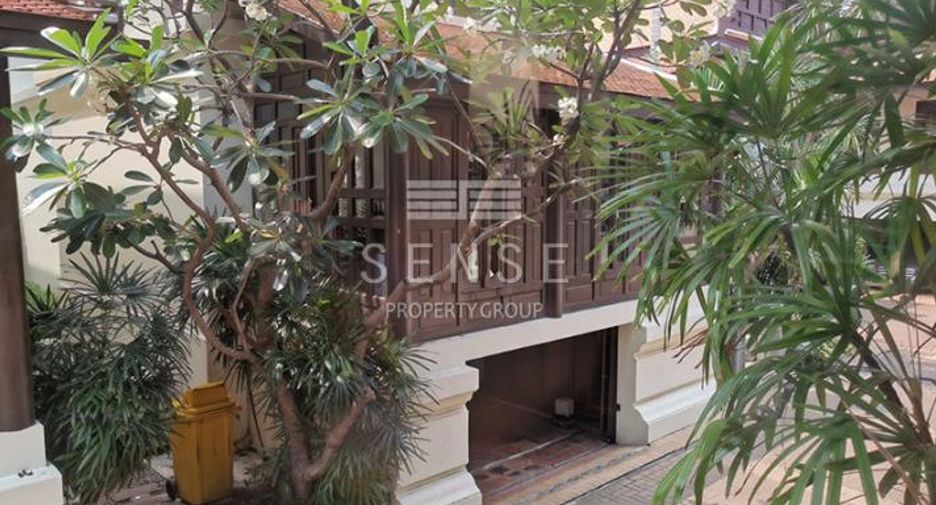 For rent 3 bedrooms house in Khlong Toei, Bangkok