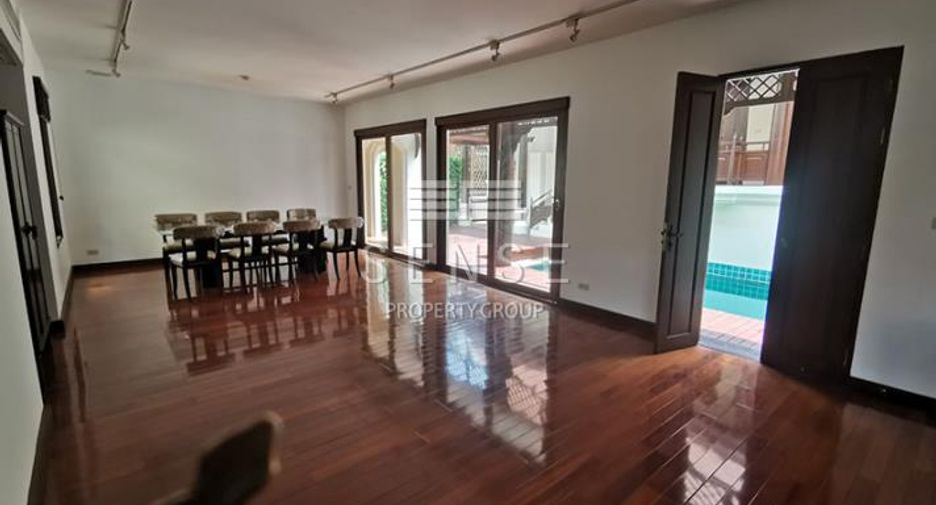 For rent 3 bedrooms house in Khlong Toei, Bangkok