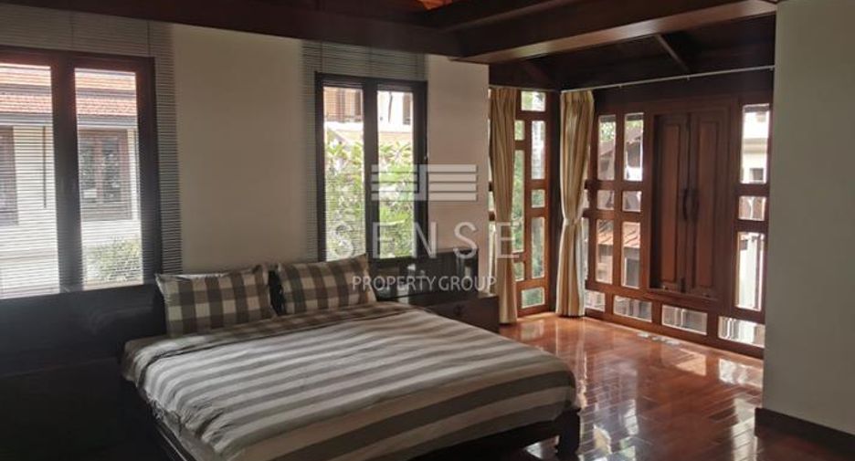 For rent 3 bedrooms house in Khlong Toei, Bangkok