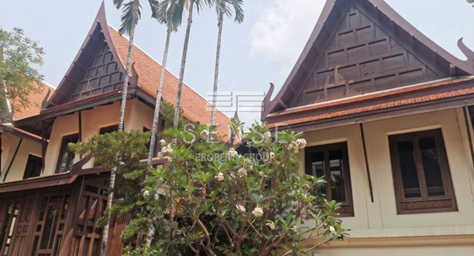 For rent 3 bedrooms house in Khlong Toei, Bangkok