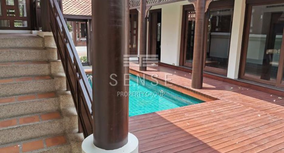 For rent 3 bedrooms house in Khlong Toei, Bangkok