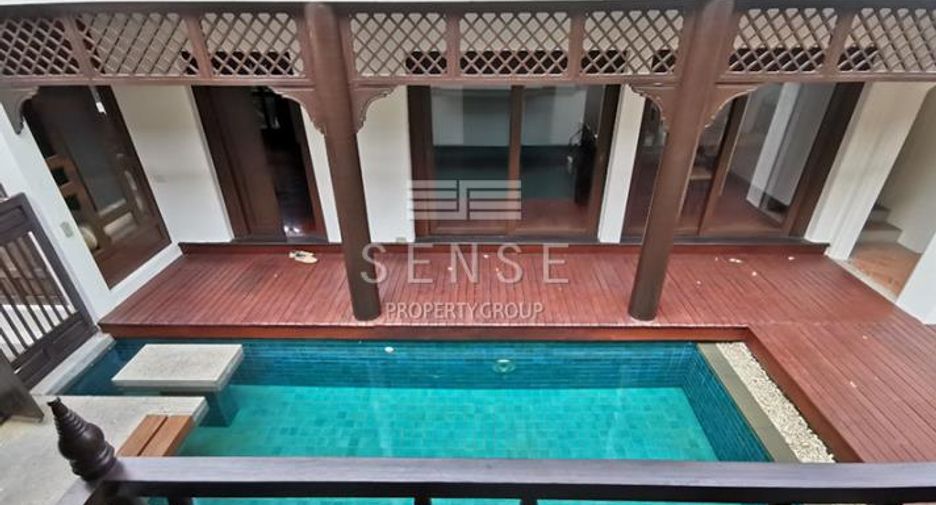 For rent 3 bedrooms house in Khlong Toei, Bangkok