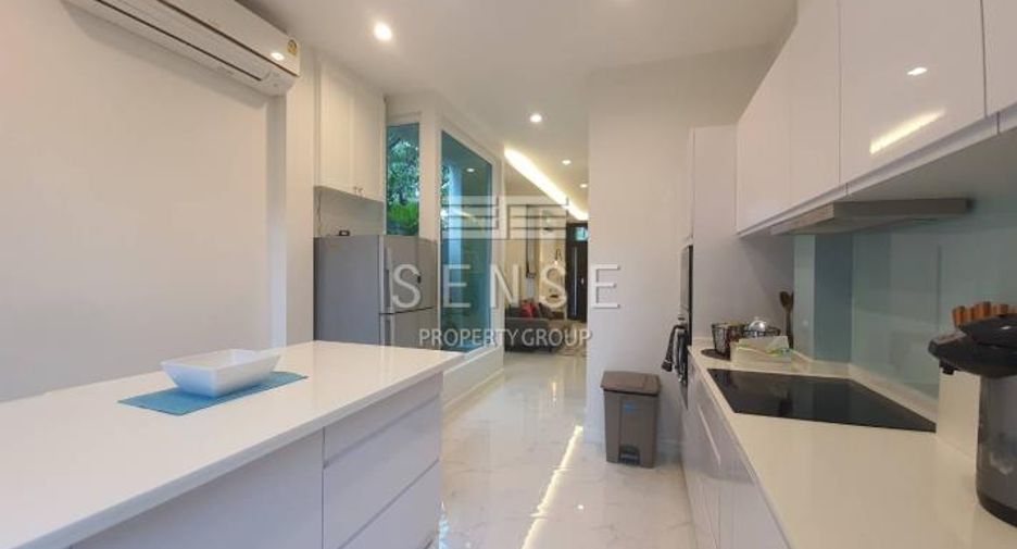 Haus zur Miete mit 3 Zimmer in Khlong Toei, Bangkok