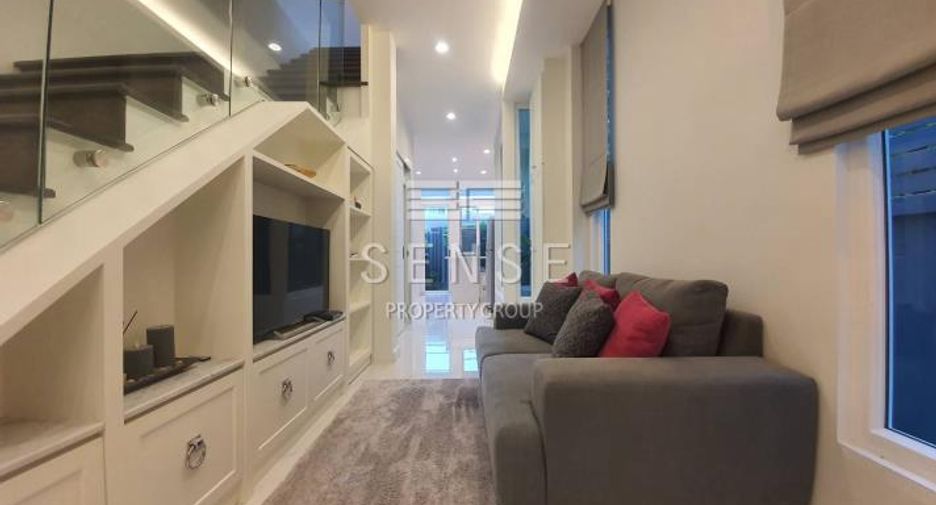 Haus zur Miete mit 3 Zimmer in Khlong Toei, Bangkok