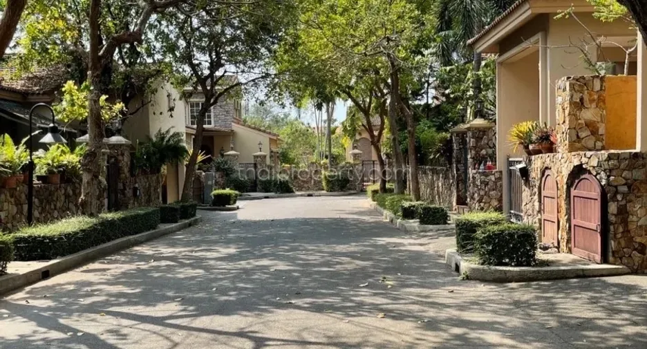 For rent and for sale 3 bedrooms house in Jomtien, Pattaya