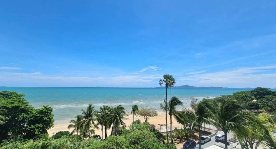 Condo en venta de 3 habitaciones en Pratumnak, Pattaya
