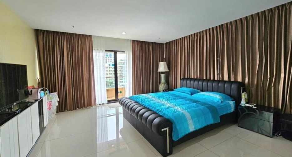 Condo en venta de 3 habitaciones en Pratumnak, Pattaya