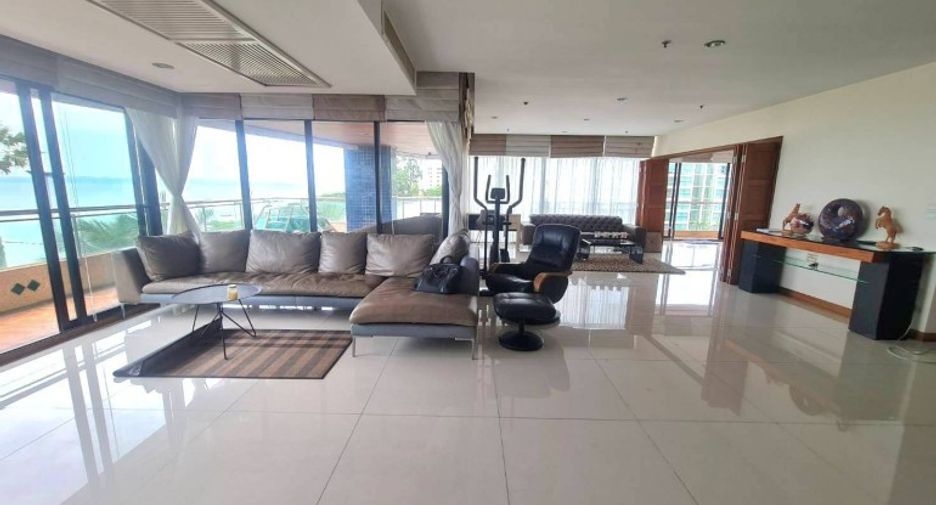 Condo en venta de 3 habitaciones en Pratumnak, Pattaya