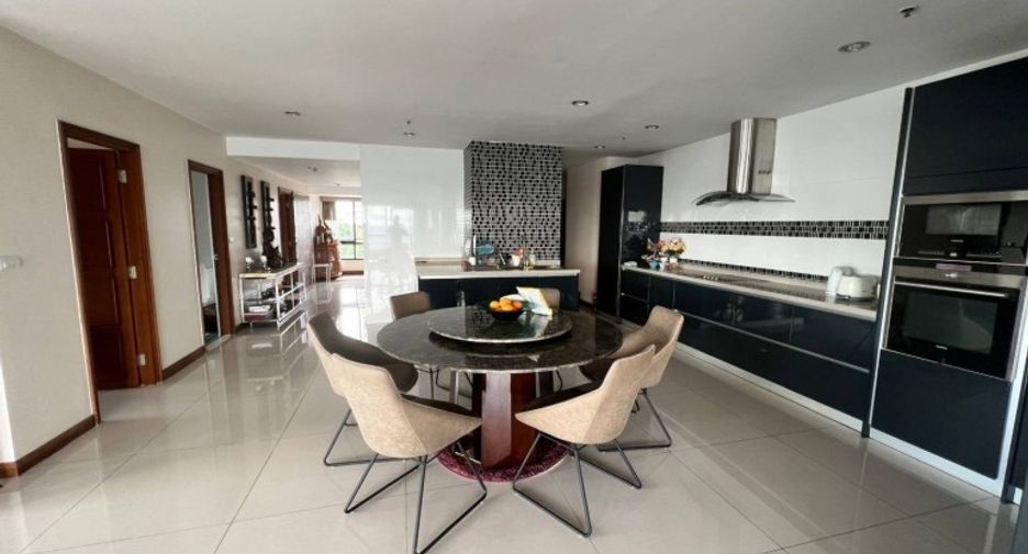 Condo en venta de 3 habitaciones en Pratumnak, Pattaya