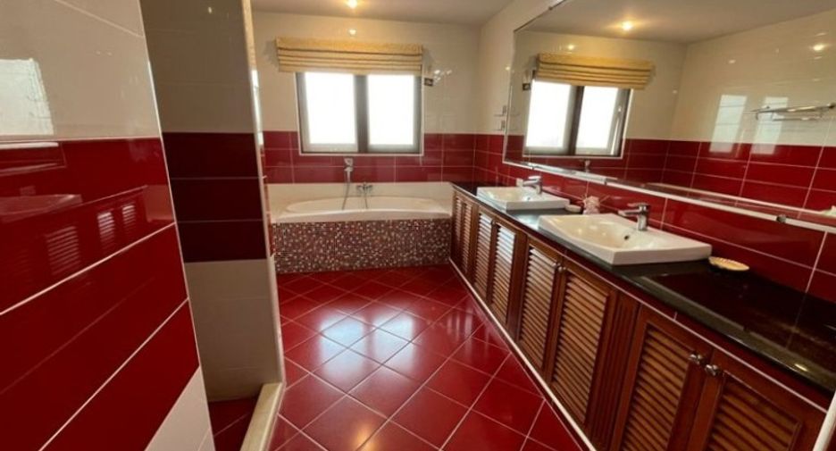 For sale 6 ベッドルーム house in Bang Lamung, Chonburi