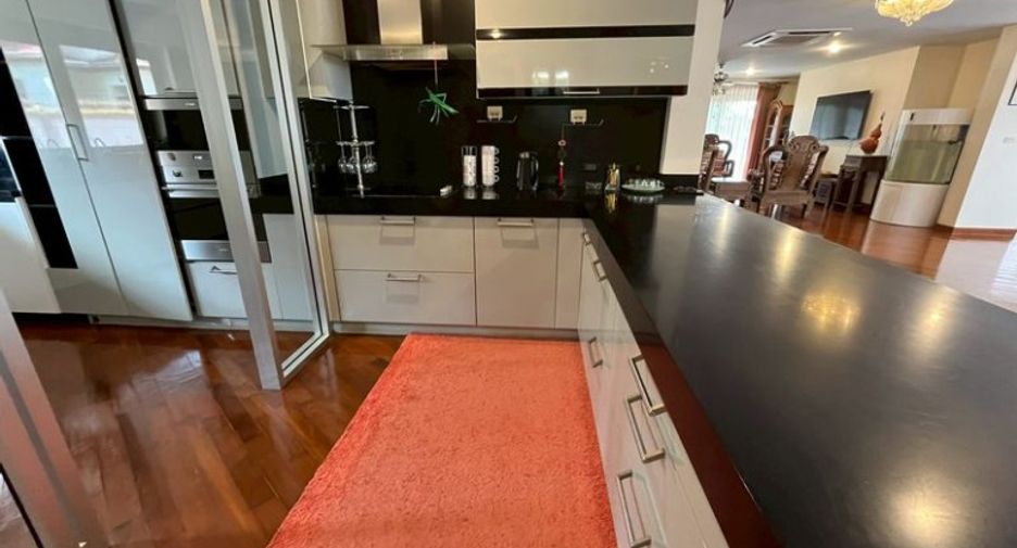 For sale 6 ベッドルーム house in Bang Lamung, Chonburi