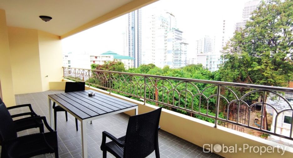 For sale 3 bedrooms condo in Pratumnak, Pattaya