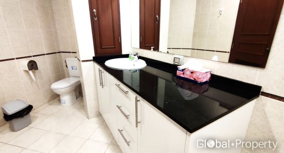 For sale 3 bedrooms condo in Pratumnak, Pattaya