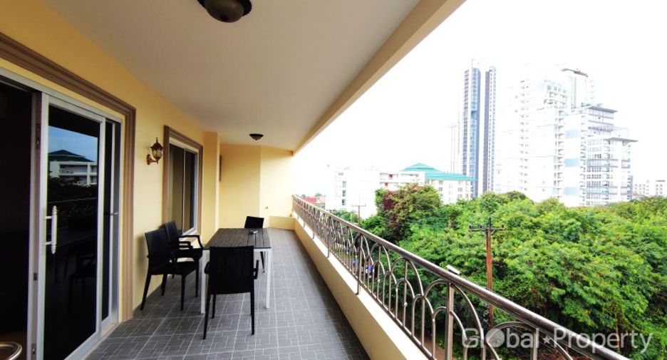 For sale 3 bedrooms condo in Pratumnak, Pattaya