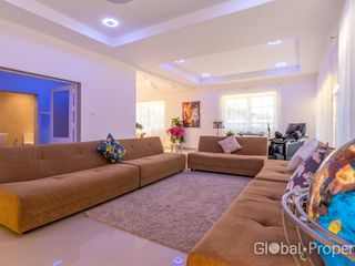 Casa en venta de 6 habitaciones en Bang Lamung, Chonburi