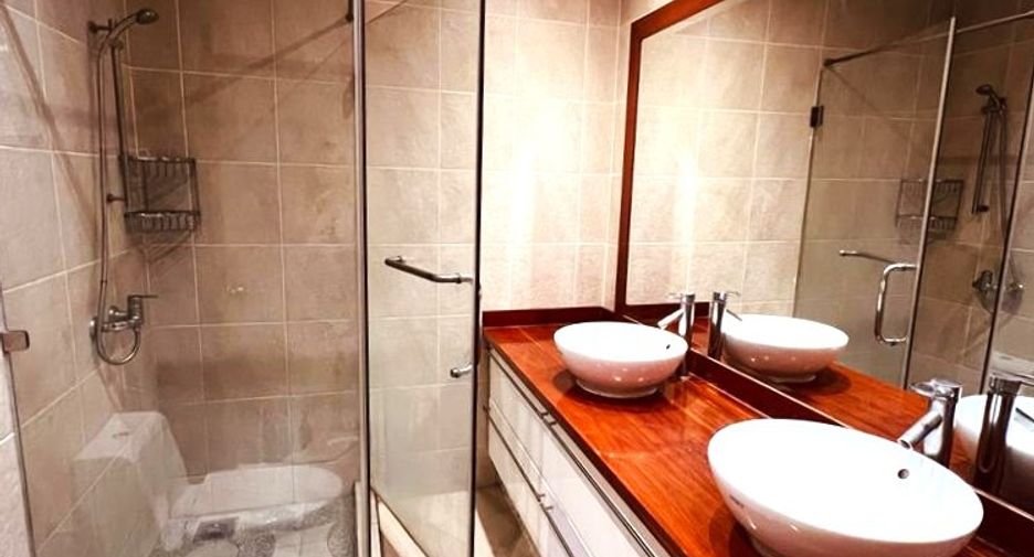 For sale 3 bedrooms condo in Pratumnak, Pattaya