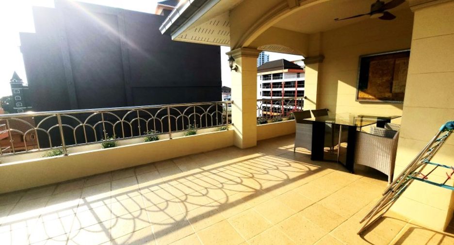 For sale 3 bedrooms condo in Pratumnak, Pattaya