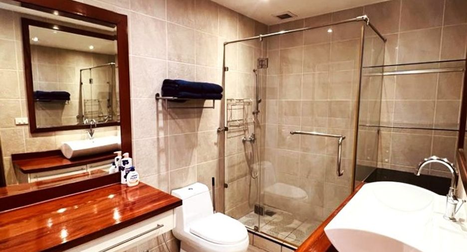 For sale 3 bedrooms condo in Pratumnak, Pattaya