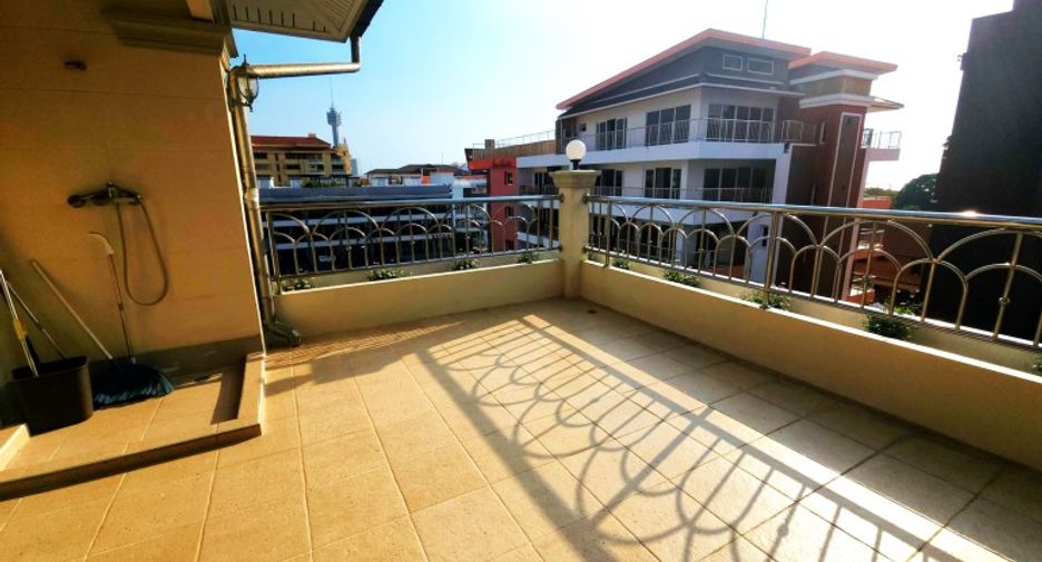 For sale 3 bedrooms condo in Pratumnak, Pattaya