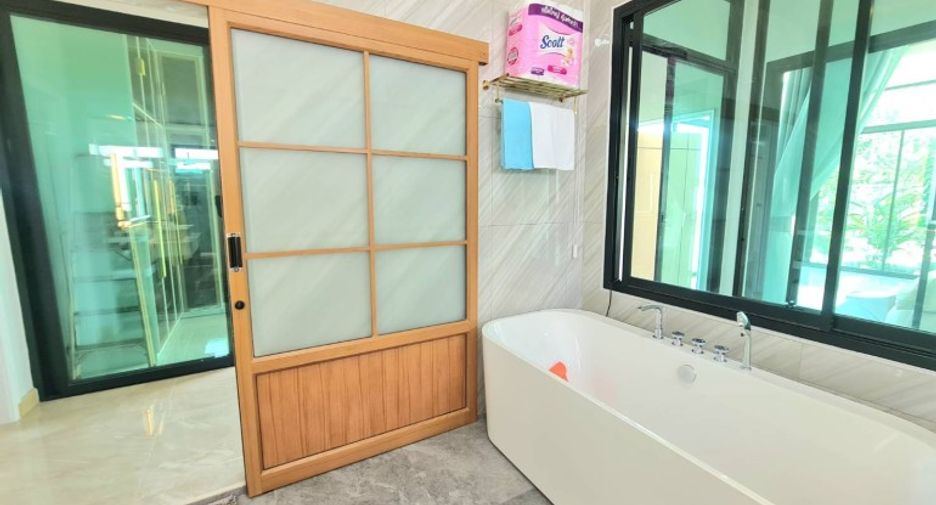 Продажа 3 спальни дом в Саттахип, Чонбури