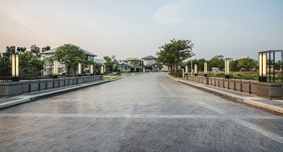 For sale 4 bedrooms house in Bang Lamung, Chonburi