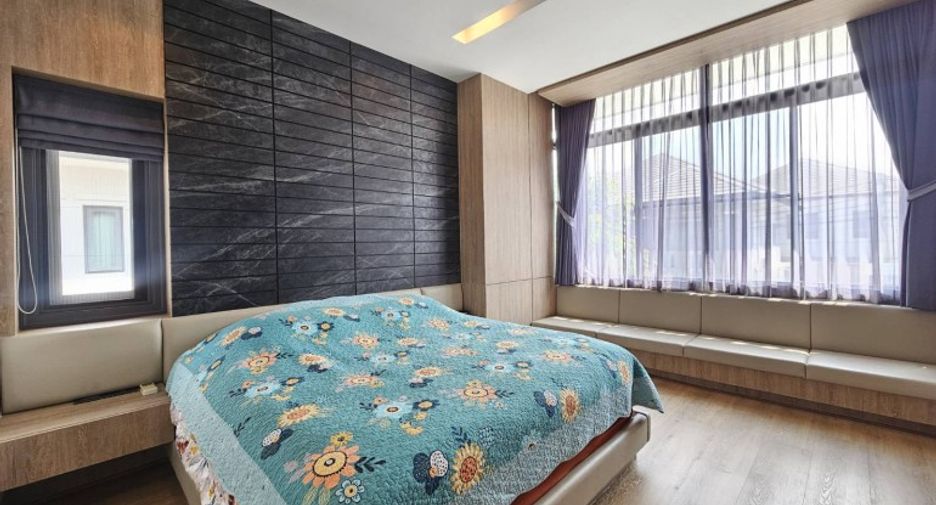 For sale 4 bedrooms house in Bang Lamung, Chonburi