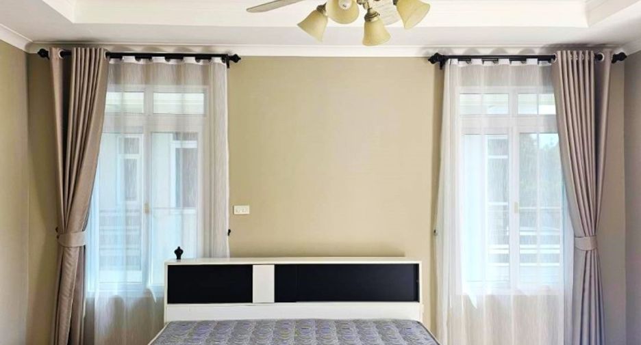 For sale 4 bedrooms house in East Pattaya, Pattaya