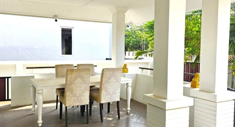 For sale 4 bedrooms house in East Pattaya, Pattaya