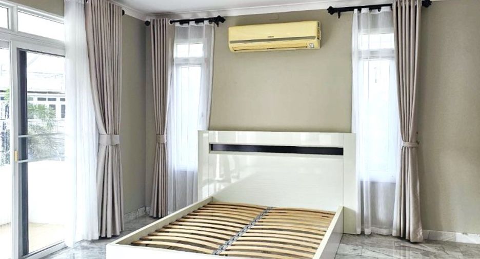 For sale 4 bedrooms house in East Pattaya, Pattaya