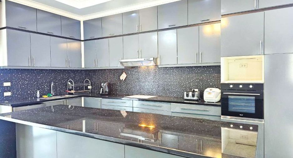 For sale 4 bedrooms house in East Pattaya, Pattaya